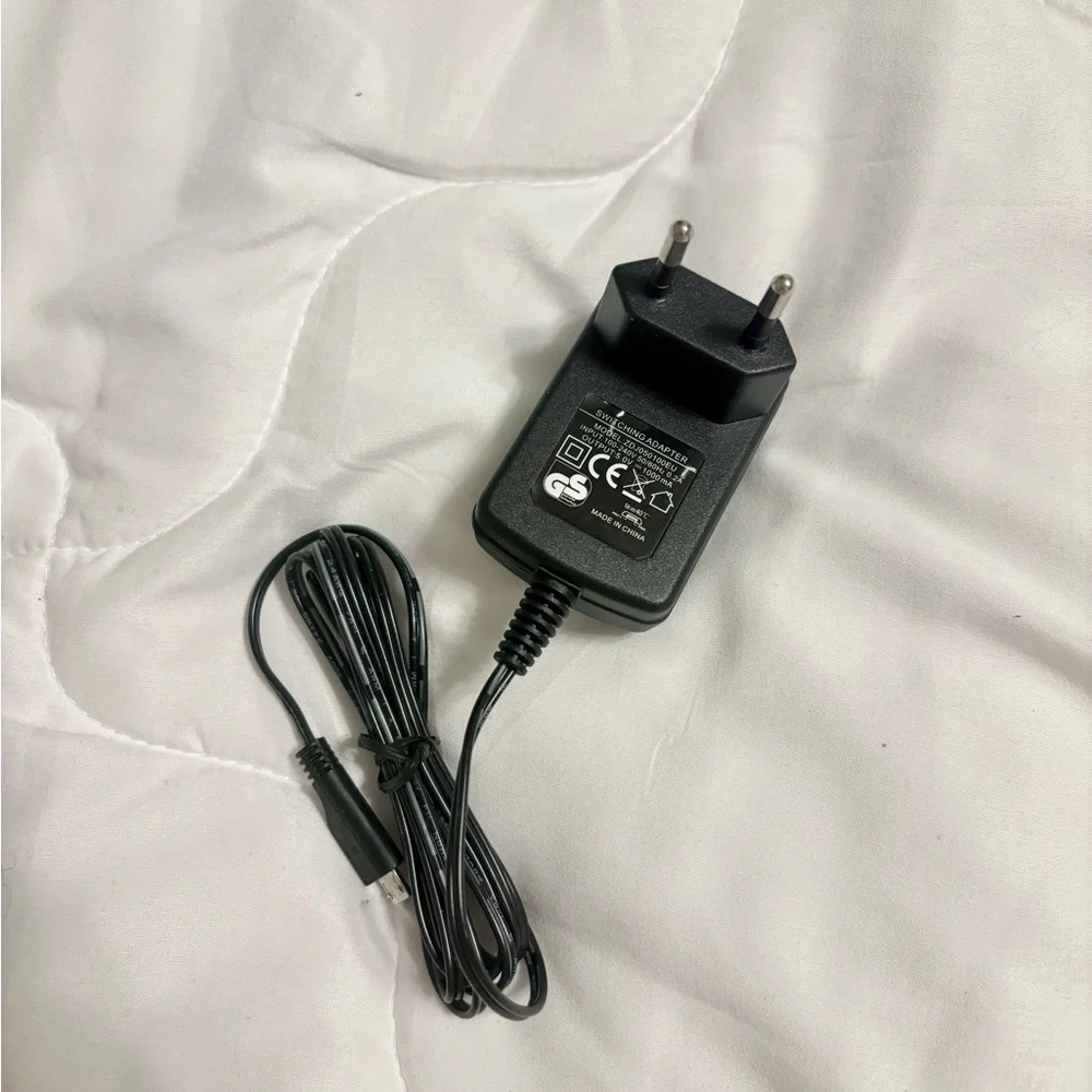 Universal Micro-USB Wall Charger – EU Plug, 5V Power Adapter with Cable